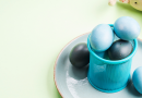 βάψιμο αυγών. Πάσχα, φυσική βαφή, παιδιά, blueberries, βατόμουρα, μπλε, συνταγή, εύκολη