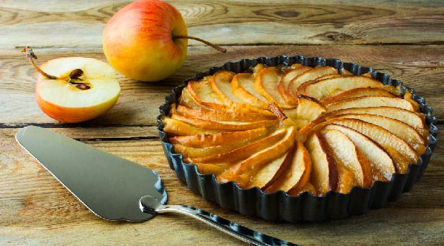 traditional-apple-pie-P9KH5VR