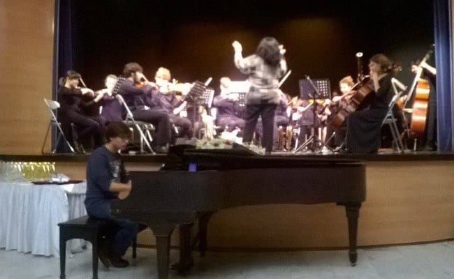 «Μουσικά βραβεία 2016»: Συγκινητική βράβευση του Μίμη Πλέσσα από την Προέδρο της UNICEF Ελλάδος|